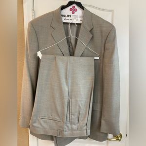 men's suit in very good condition used couple times only